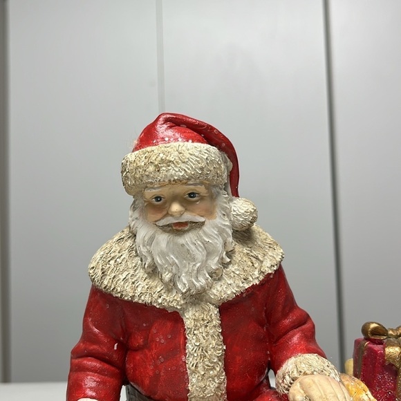 Resin Santa with bag of toys , and reindeer’s - Picture 3 of 7